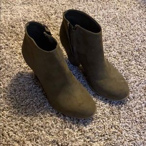 Like new green booties